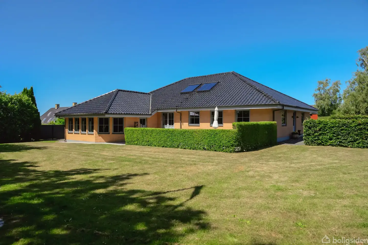 Villa på Hybenvej 14+16, 4800 Nykøbing F