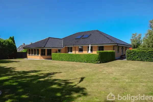 Villa på Hybenvej 14+16, 4800 Nykøbing F