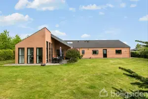 Villa på Ravskærvej 7, 8382 Hinnerup