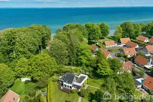 Villa på Munkerup Strandvej 72, 3120 Dronningmølle