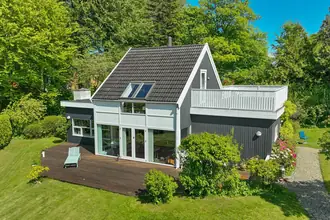 Villa på Munkerup Strandvej 72, 3120 Dronningmølle