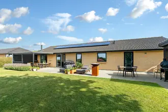 Villa på Katrinelundsvej 7, 8732 Hovedgård