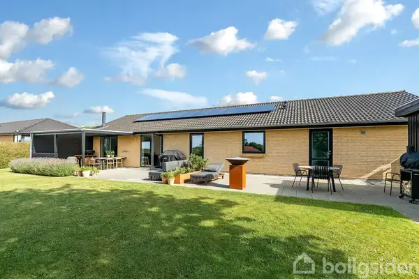 Villa på Katrinelundsvej 7, 8732 Hovedgård