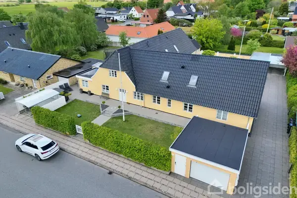 Flot dobbelthus i Tange med 6 værelser og 2 badeværelser!