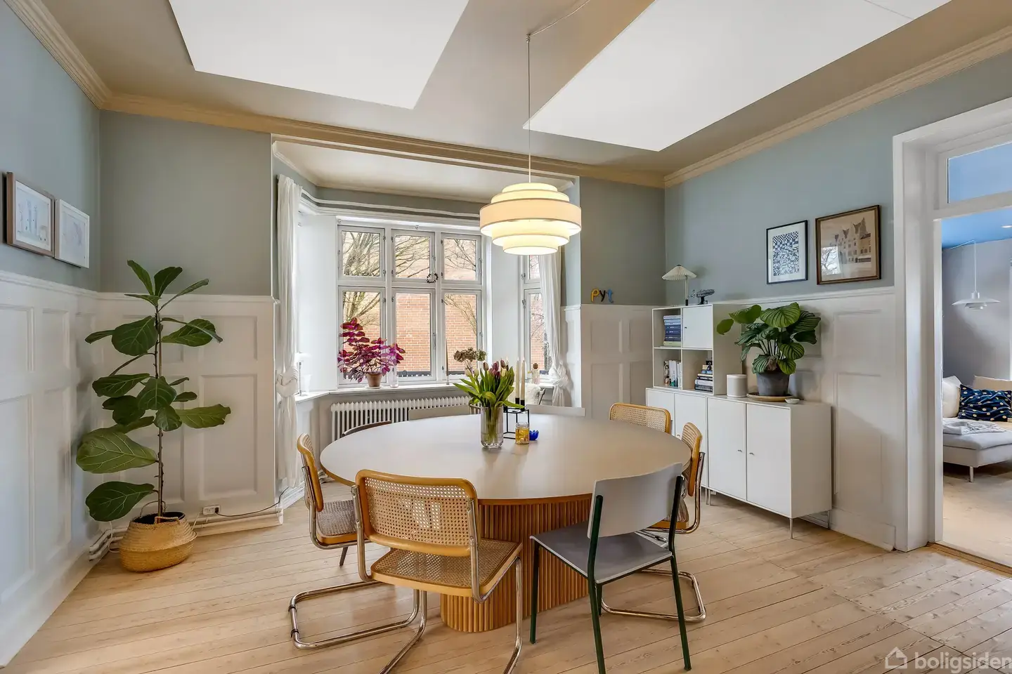 Centralt beliggende villa i Vejen med god indretning og fine rammer