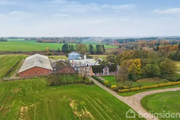 Specialejendom på Hjørringvej 285, 9750 Østervrå