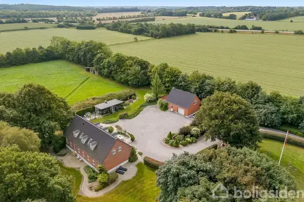 Charmerende villa i naturskønne omgivelser tæt på Tjørring
