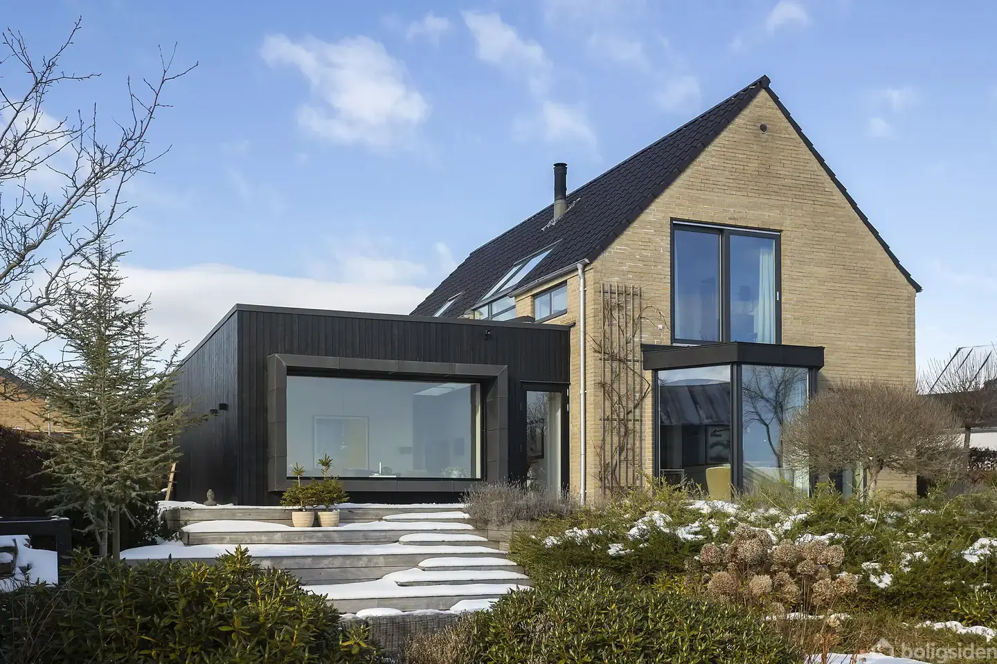 Unikt beliggende og med fantastiske arkitekttoniske detaljer!