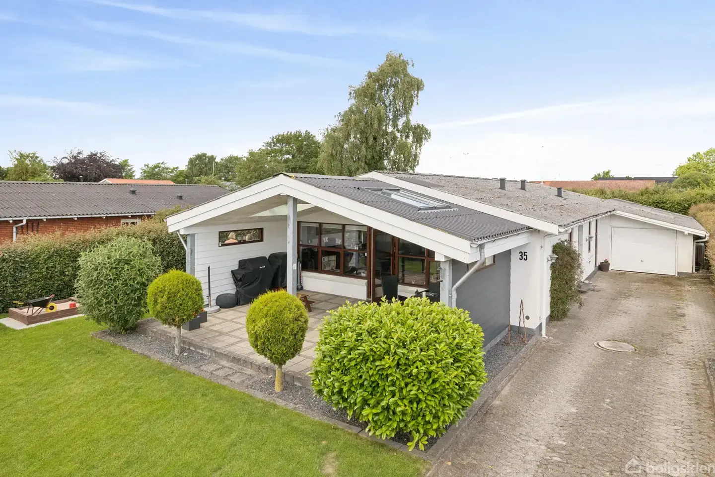 Velholdt villa med plads til hele familien