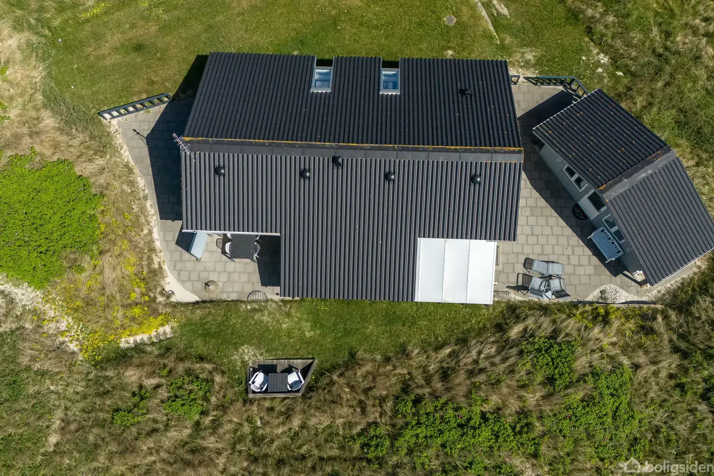 Pragtfuldt, meget velbeliggende og velholdt sommerhus, i første klitrække i det meget populære Aargab, lige syd for Hvid - Visning 2