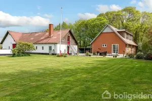 Landejendom på Varhedevej 9, 7490 Aulum