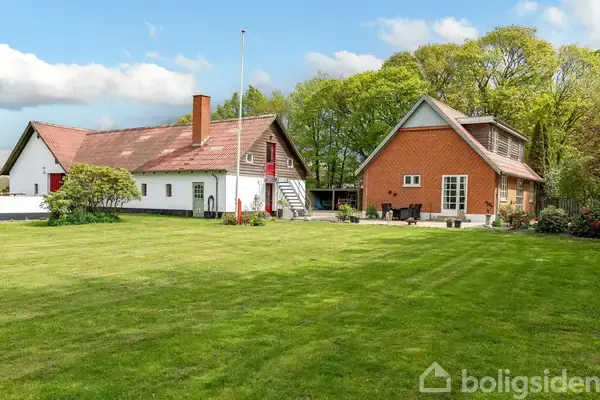 Landejendom på Varhedevej 9, 7490 Aulum