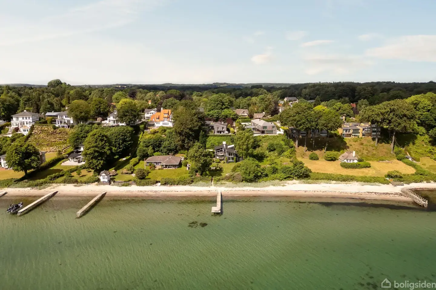 373 etagemeter med egen strandgrund og en magisk udsigt …
