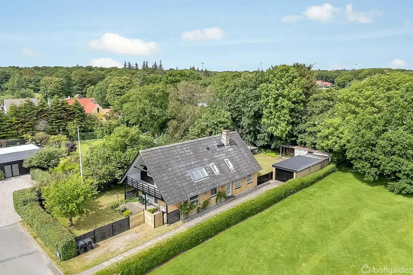 Indflytningsklar villa med skøn have, nær strand og lystbådehavn - SE PRIS!