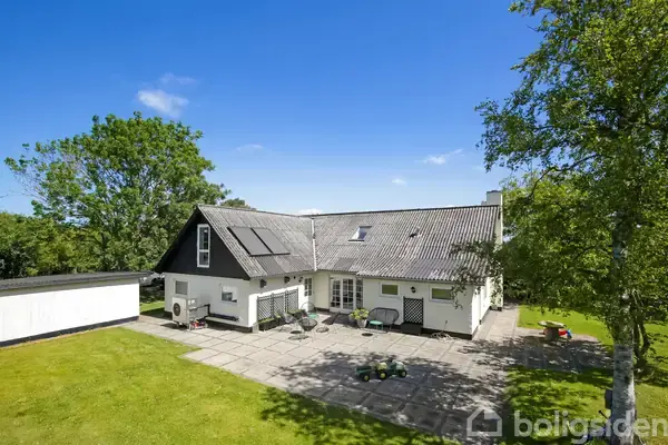 Landejendom på Krajbjergvej 5, 8541 Skødstrup