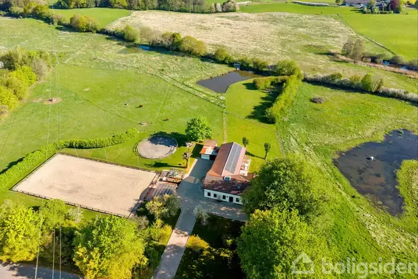 Landejendom på Åmosevej 71, 4440 Mørkøv