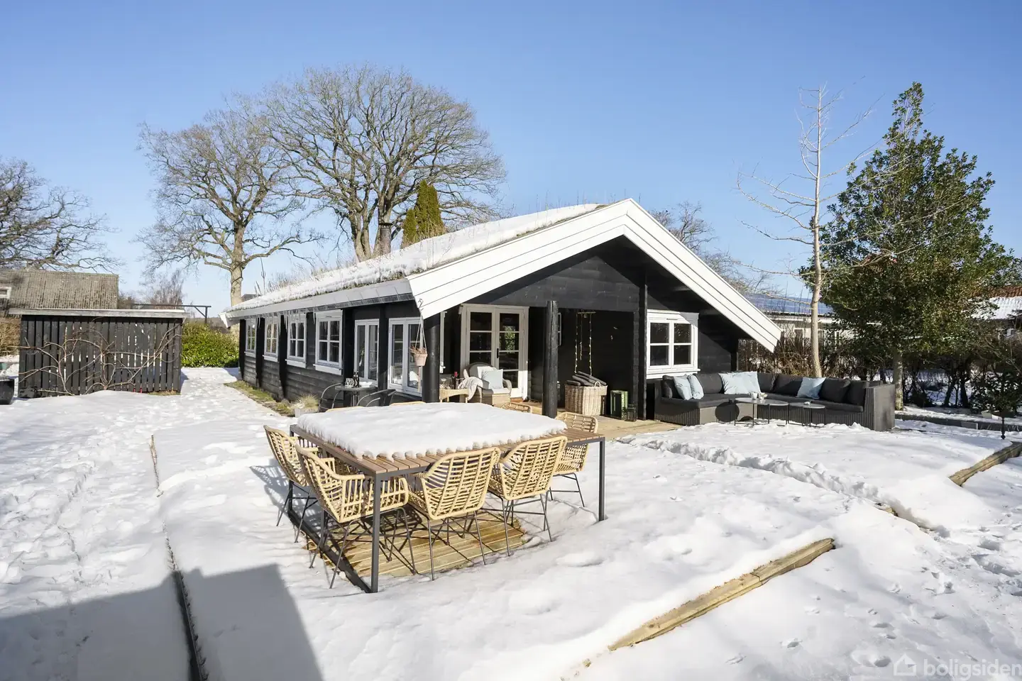 Yderst charmerende og velholdt Trelleborg bjælkehus 100 meter fra den skønneste sandstrand