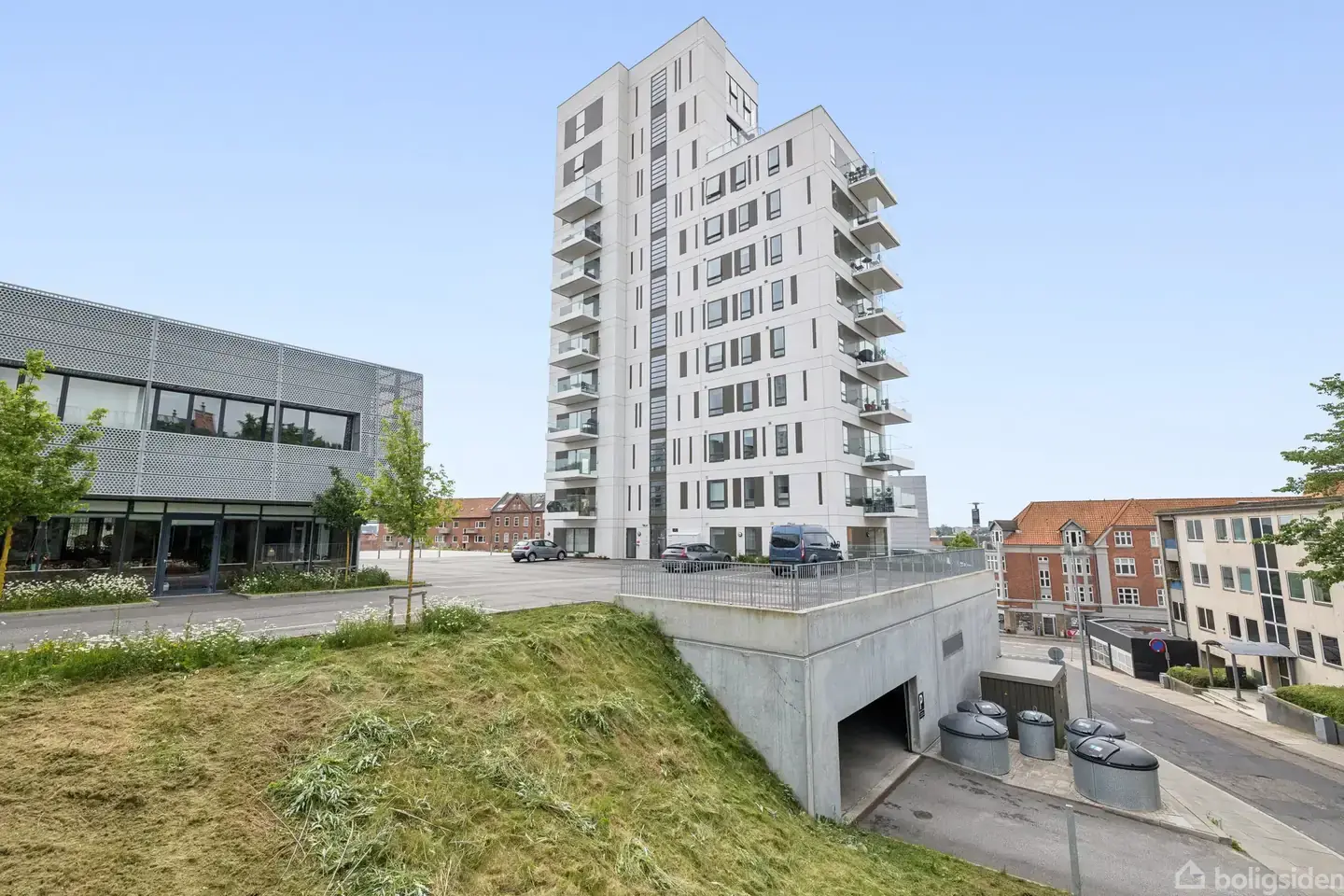 Lækker 2V’er med altan, elevator og p-plads
