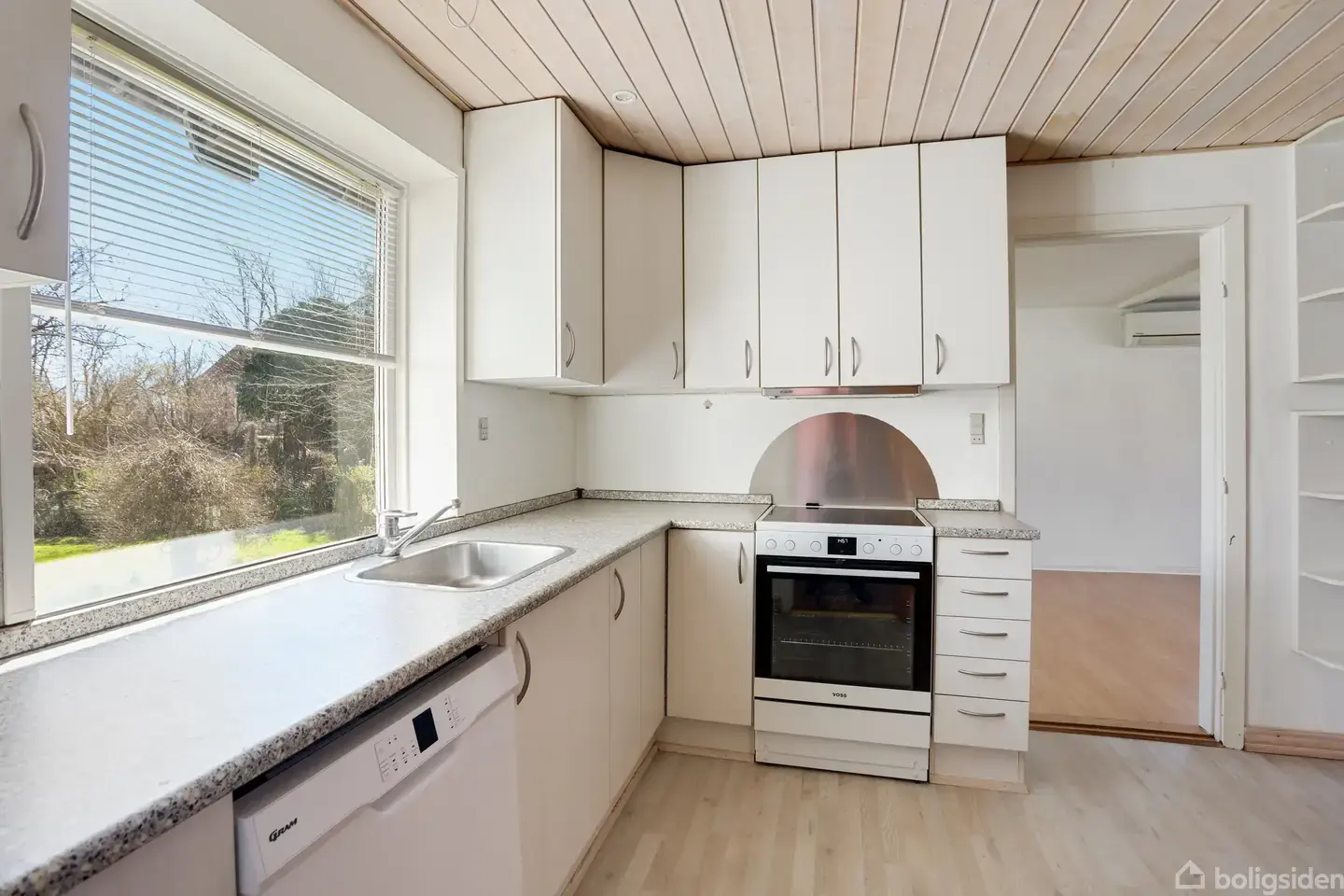 Rummelig villa med garage og masser af potentiale i Kvissel - View 3