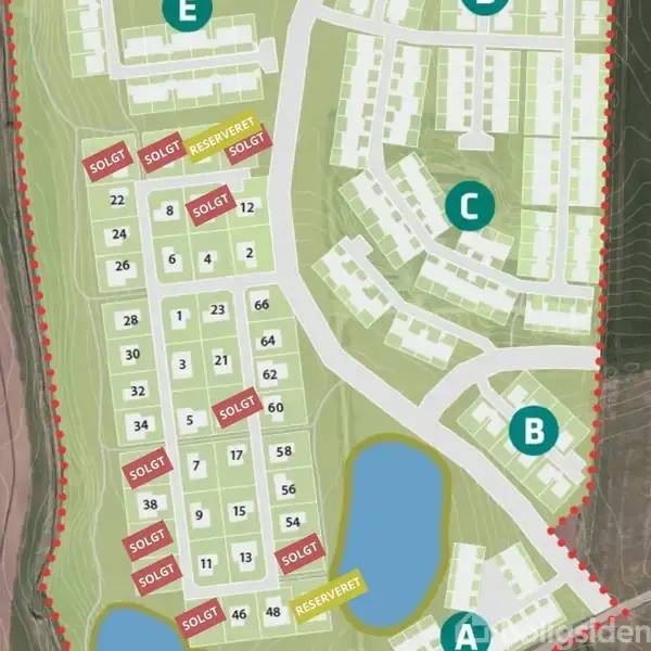 Kort viser en udstykning med numre på grunde. Nogle er markeret som "SOLGT" eller "RESERVERET". Områderne er opdelt med stier og veje, og der er markeret med bogstaverne "B" og "C".