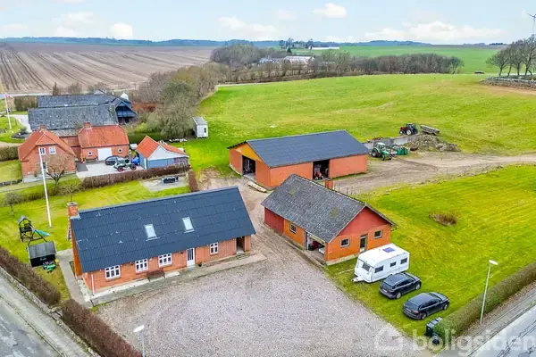 Landejendom på Lee Byvej 23, 8850 Bjerringbro