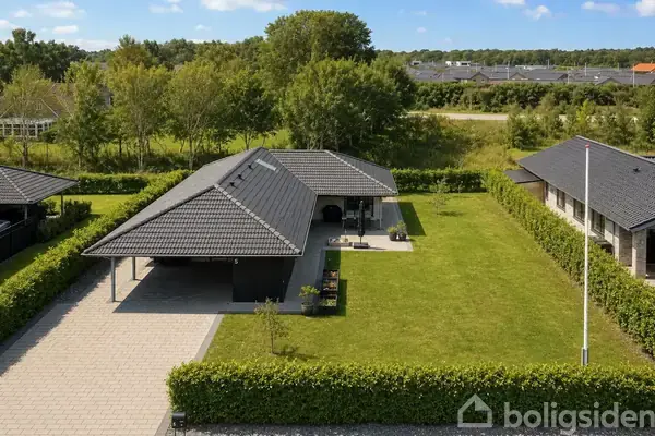 Villa på Vardegårdvej 5, 6800 Varde