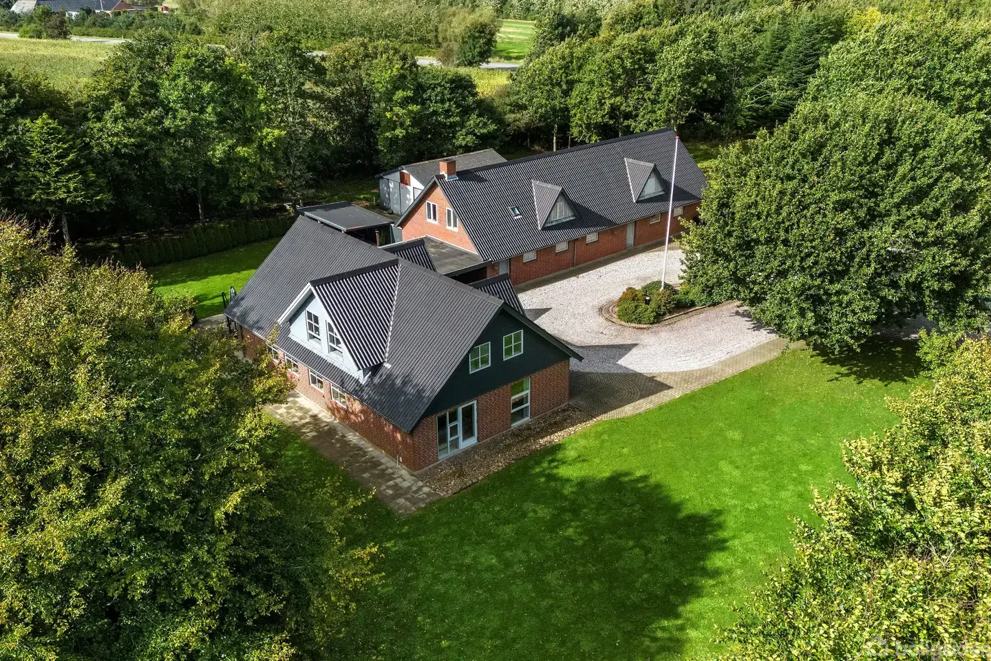 Landejendom på Herningvej 26, 6920 Videbæk