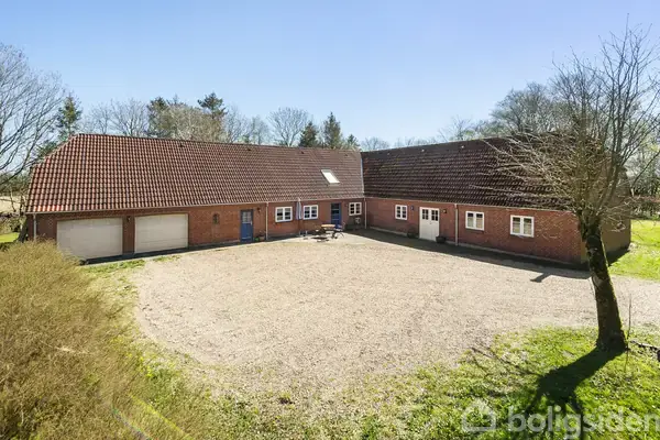 Landejendom på Præstebrovej 33, 6818 Årre