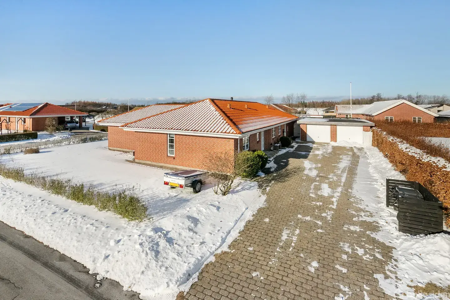 Stor villa på 179 m² med muret dobbeltgarage