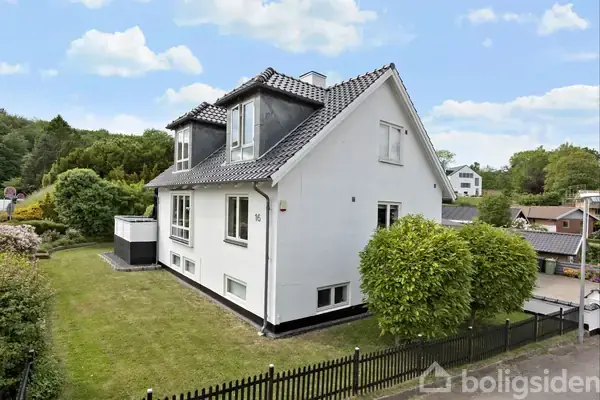 Villa på Bybækvej 16, 7120 Vejle Øst