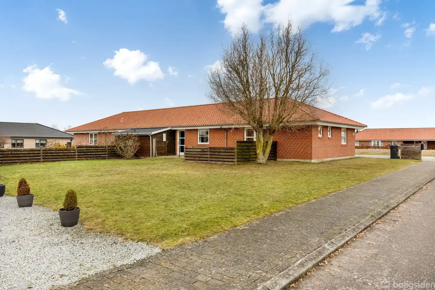 Indflytningsklart rækkehus fra 2009 – moderne komfort i trygge omgivelser!