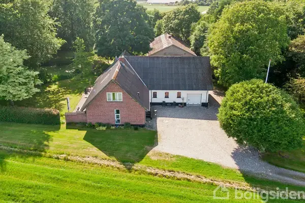 Landejendom på Frederiksbergvej 63, 8983 Gjerlev J