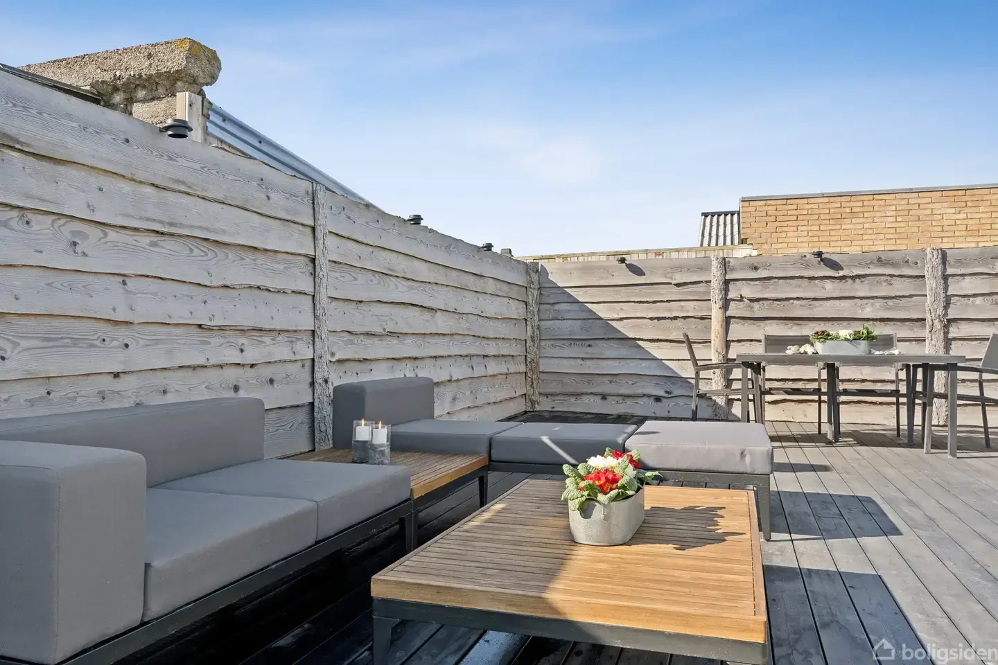 Charmerende og gennemrenoveret bolig – perfekt som sommerhus tæt på Vesterhavet med  skønne udearealer! - View 2