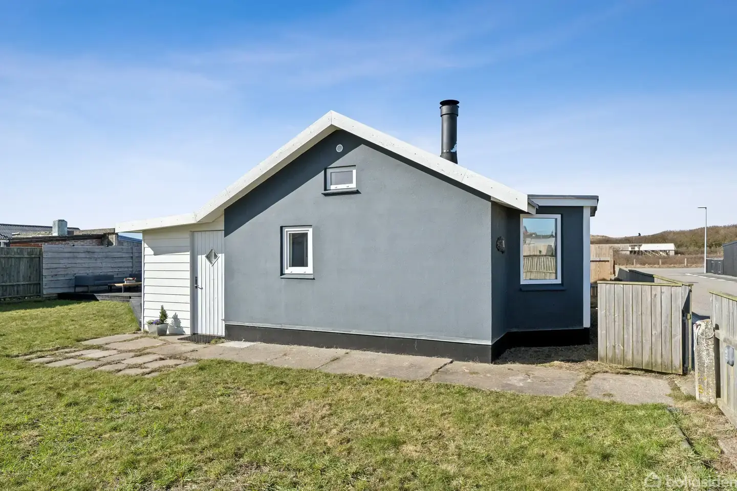 Charmerende og gennemrenoveret bolig – perfekt som sommerhus tæt på Vesterhavet med  skønne udearealer! - View 5