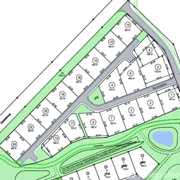 Byplan viser matrikler i et boligområde. Hver matrikel er nummereret og angivet med størrelse i kvadratmeter. Området er omkranset af grønne arealer og veje. Texter: "Nabolænget", "Boligsiden".