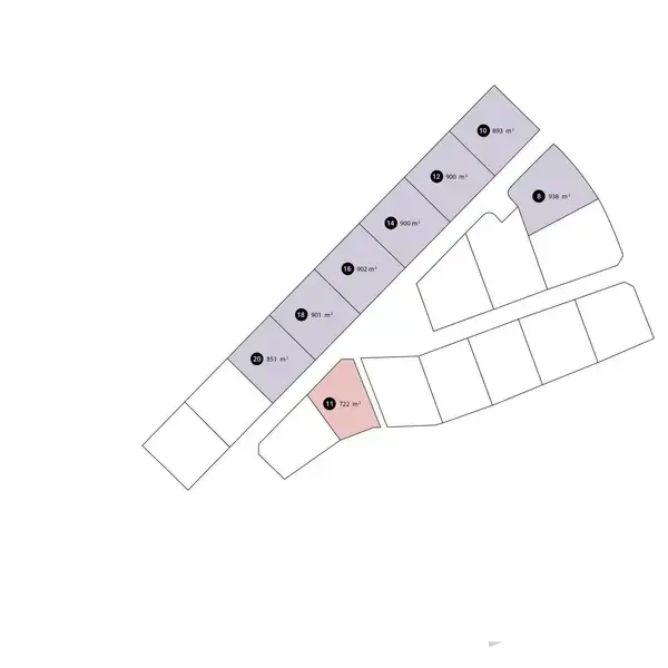 Kort viser et område med opdelte parceller markeret med arealstørrelser: 877 m², 861 m², 860 m², 968 m², 889 m², 778 m², 754 m² og én på 772 m². En parcel på 872 m² er fremhævet i lyserød. Omkringliggende parceller er markeret med hvide grænser.