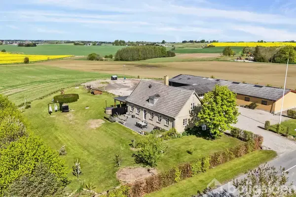 Landejendom på Søstrupvej 74, 4420 Regstrup