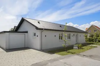 Villa på Tværgade 8, 9370 Hals