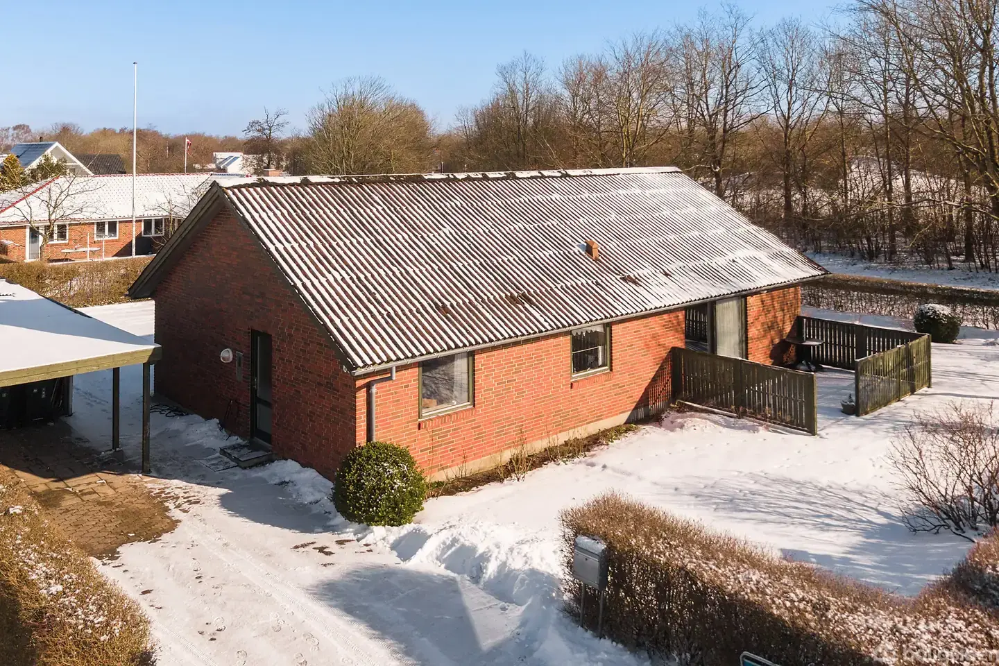 Velholdt villa i Snejbjerg med skøn beliggenhed op til grønt område og stisystem