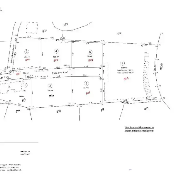 Kort viser en opdeling af grunde med nummerering fra 1 til 7. Tekst inkluderer: "Kort- og Matrikelstyrelsen," "Målestok 1:1000," og "Landinspektørcentret." Der er vej- og ejendomsgrænser angivet.