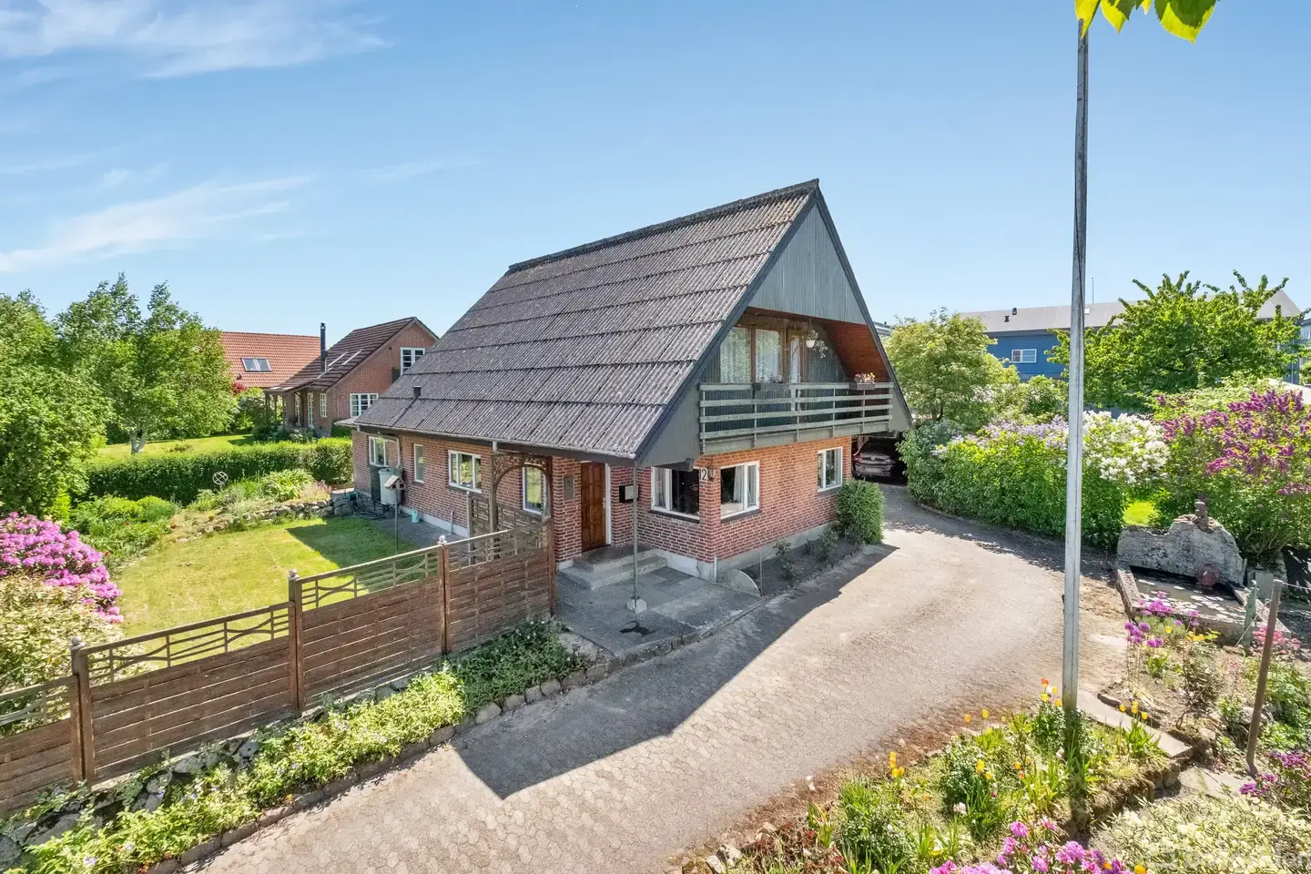Villa på tilbagetrukket beliggenhed og stor grund