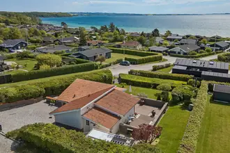 Fritidshus på Blombjergvej 18, Følle Strand, 8410 Rønde