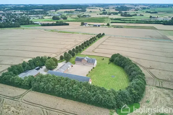 Landejendom på Brædstrupvej 25, 7160 Tørring