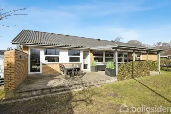 Indflytningsklar villa med hele 6 værelser!
