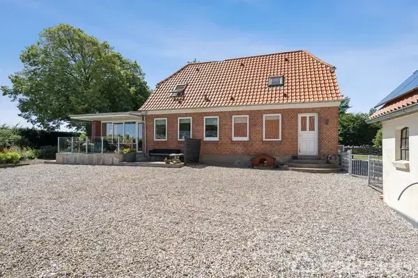 Landejendom på Grenstenvej 55, 8870 Langå
