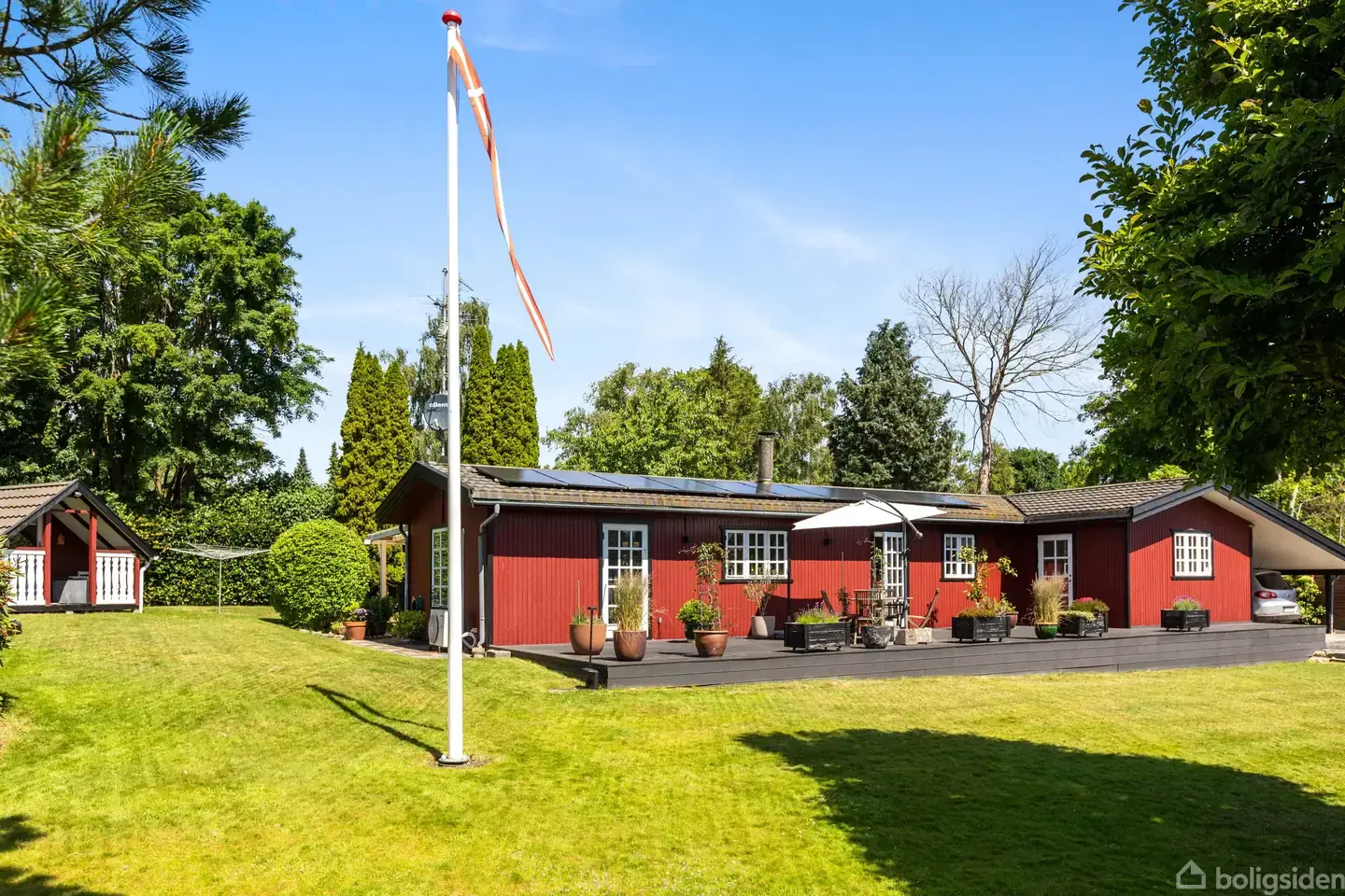 Mange kvadratmeter og kort vej til stranden i attraktive Smidstrup