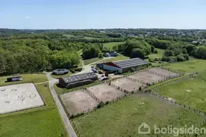 Landejendom på Frisbækvej 4A, 8766 Nørre Snede