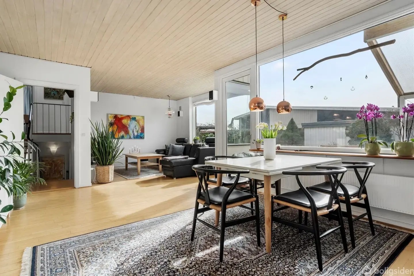 Velholdt og moderniseret Diplomvilla med nyt køkken fra 2025 og hyggelige opholdsrum – pohled 5