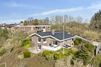 Villa på Plutonvej 84, 9210