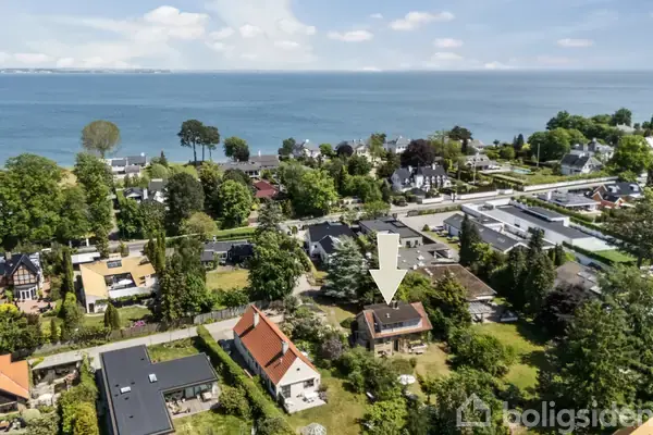 Villa på Poulsvej 3, 2950 Vedbæk